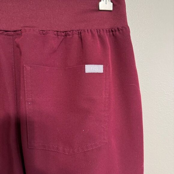 Figs Zamora jogger in cranberry color size petite medium - Picture 6 of 9